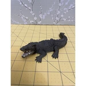 Schleich 2007 Alligator Crocodile Wildlife Animal Realistic Swamp Figurine Toy